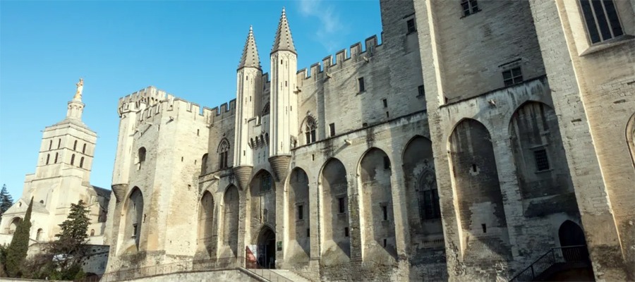Avignon: City of Popes and Pontiffs