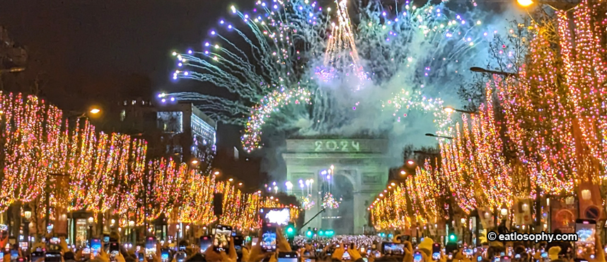 2024 Unforgettable fireworks on the Champs-Elysées in Paris